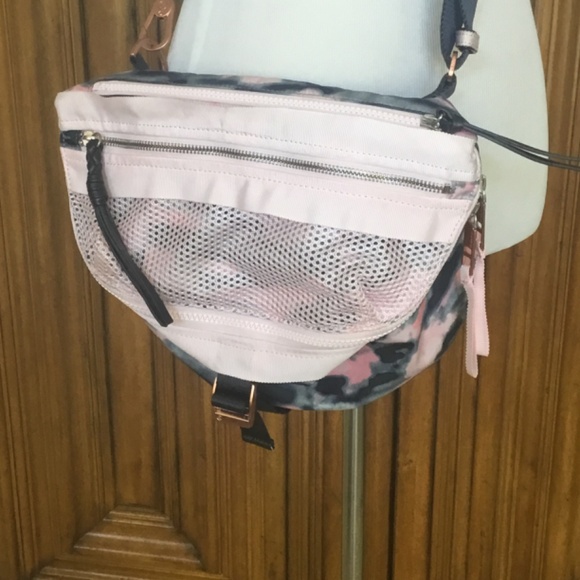 Lululemon Wamo Camo Go Lightly Bag - Picture 5 of 16